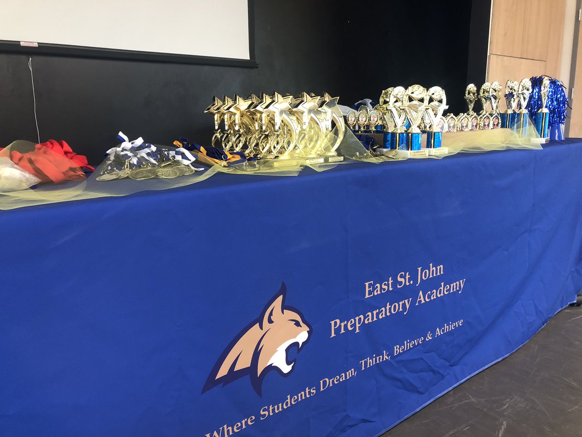 LacieLoo's tweet photo. It was such a joy watching the smiles of these Students who received their Academic Awards on today! #ESJPREP #ThePrepWay. @JGG0321 @butterfly316_21 https://t.co/4XzWem7ezM
