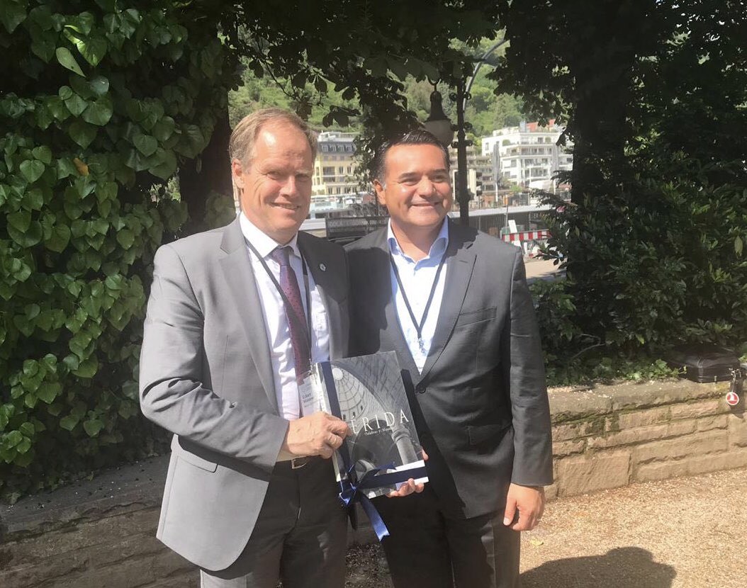 RenanBarrera's tweet image. Me dio mucho gusto platicar con @EckartWuerzner, alcalde de #Heidelberg y uno de los anfitriones de la conferencia #ICCA2019. ¡Muchas gracias por la invitación y el espacio que ha recibido #Mérida!