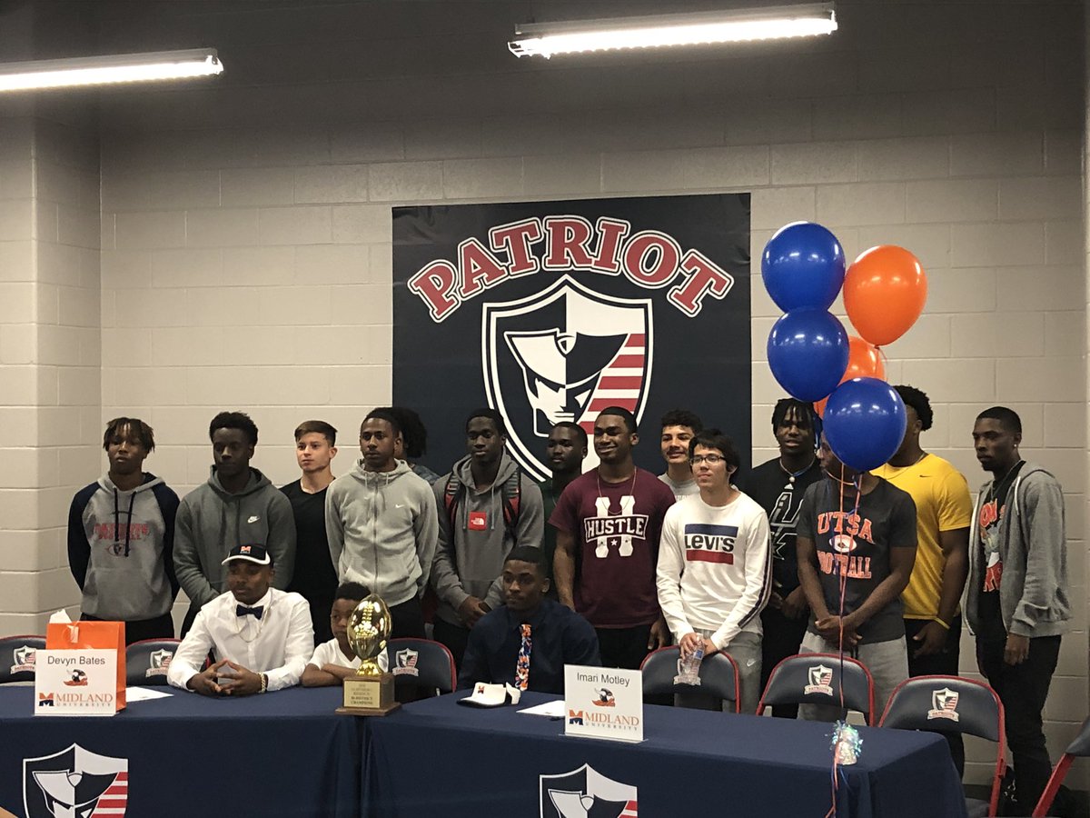 SAVeteransFBall's tweet photo. Congrats to running back Imari Motley &amp; defensive back Devyn Bates for signing with @MidlandU_FB! Our first Patriots to sign football scholarships. #PatriotNation #StraightLineRecruiting https://t.co/AHEuDXPgL5