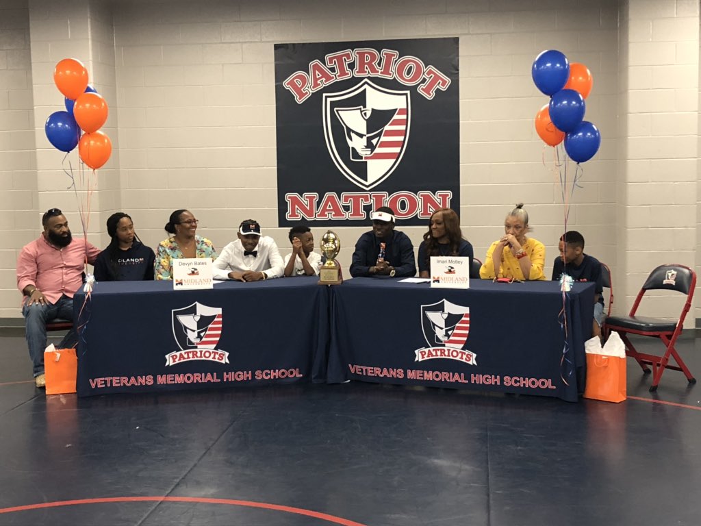 SAVeteransFBall's tweet photo. Congrats to running back Imari Motley &amp; defensive back Devyn Bates for signing with @MidlandU_FB! Our first Patriots to sign football scholarships. #PatriotNation #StraightLineRecruiting https://t.co/AHEuDXPgL5