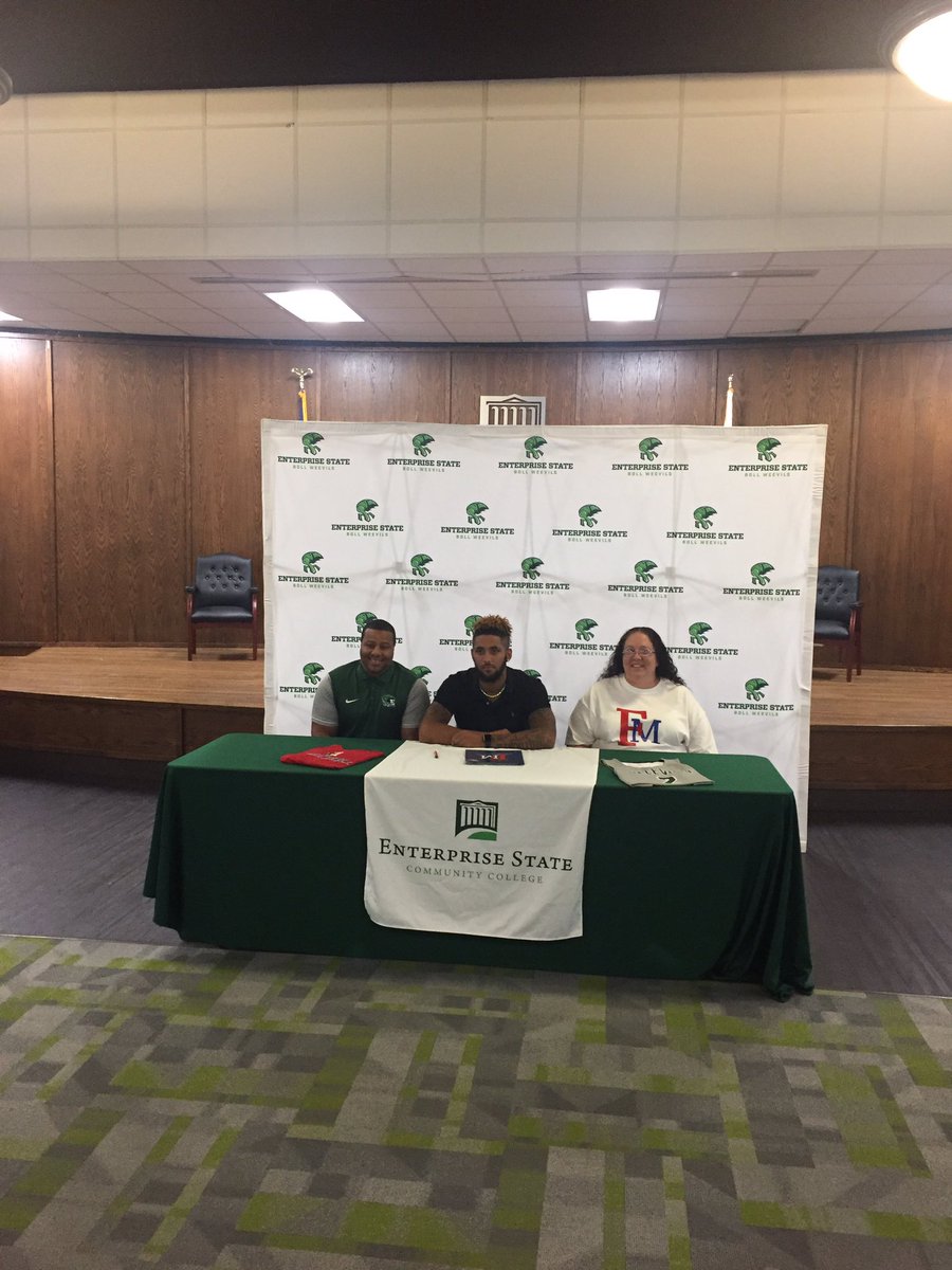 joshbmessenger's tweet photo. ESCC star @kainanpouncy24 signed his letter of intent with Francis Marion today. They are getting one of the top JUCO bball players in the country. Congrats and good luck man! @EnterpriseState https://t.co/7X8XTMkxRP