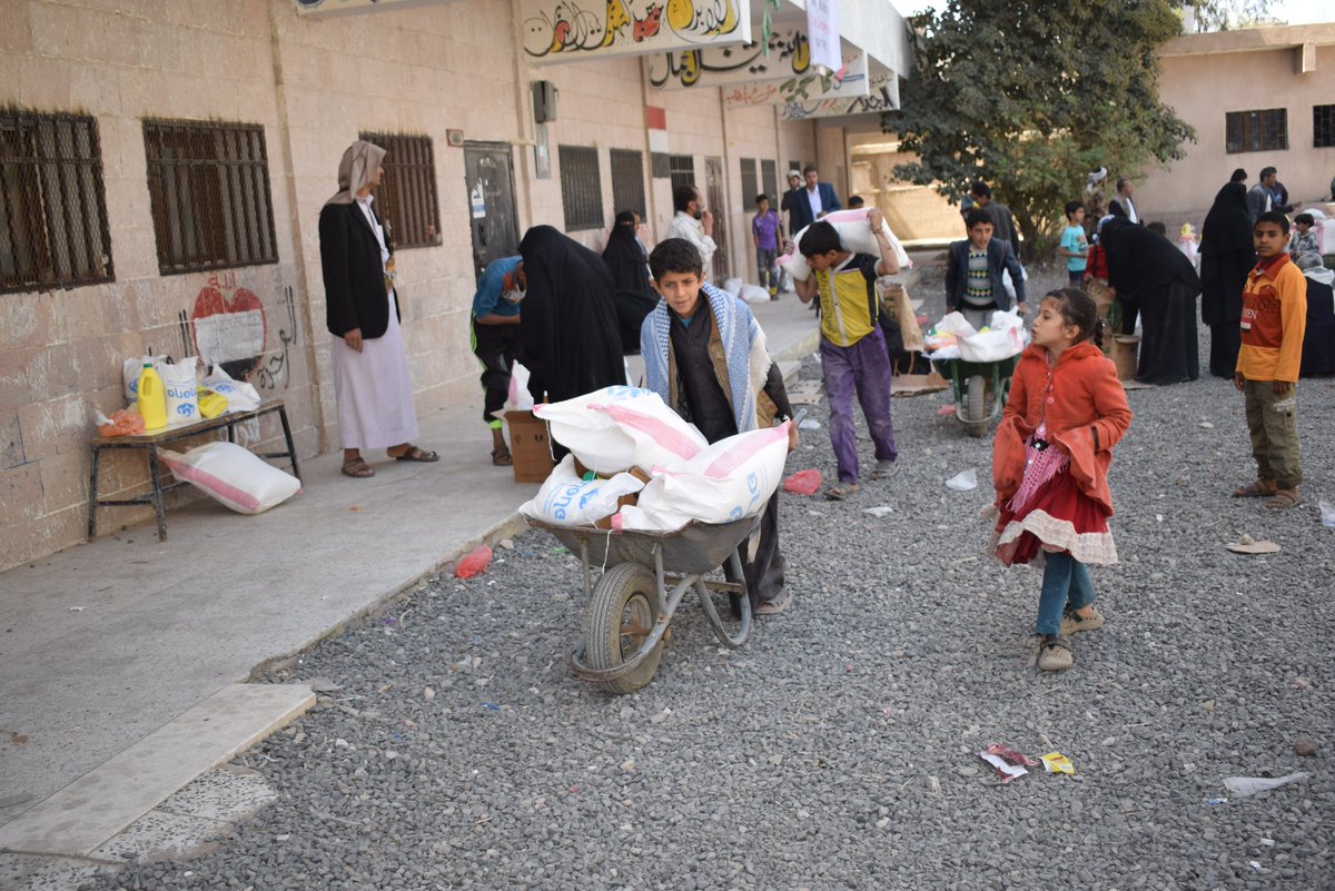 Al_rodaini1's tweet photo. #Yemen
#monarelief
#YemenCantWait
#RamadanMubarak 
#Ramadan 
Donate here 
https://t.co/pGxGHz9TuT https://t.co/oUytXA3axQ