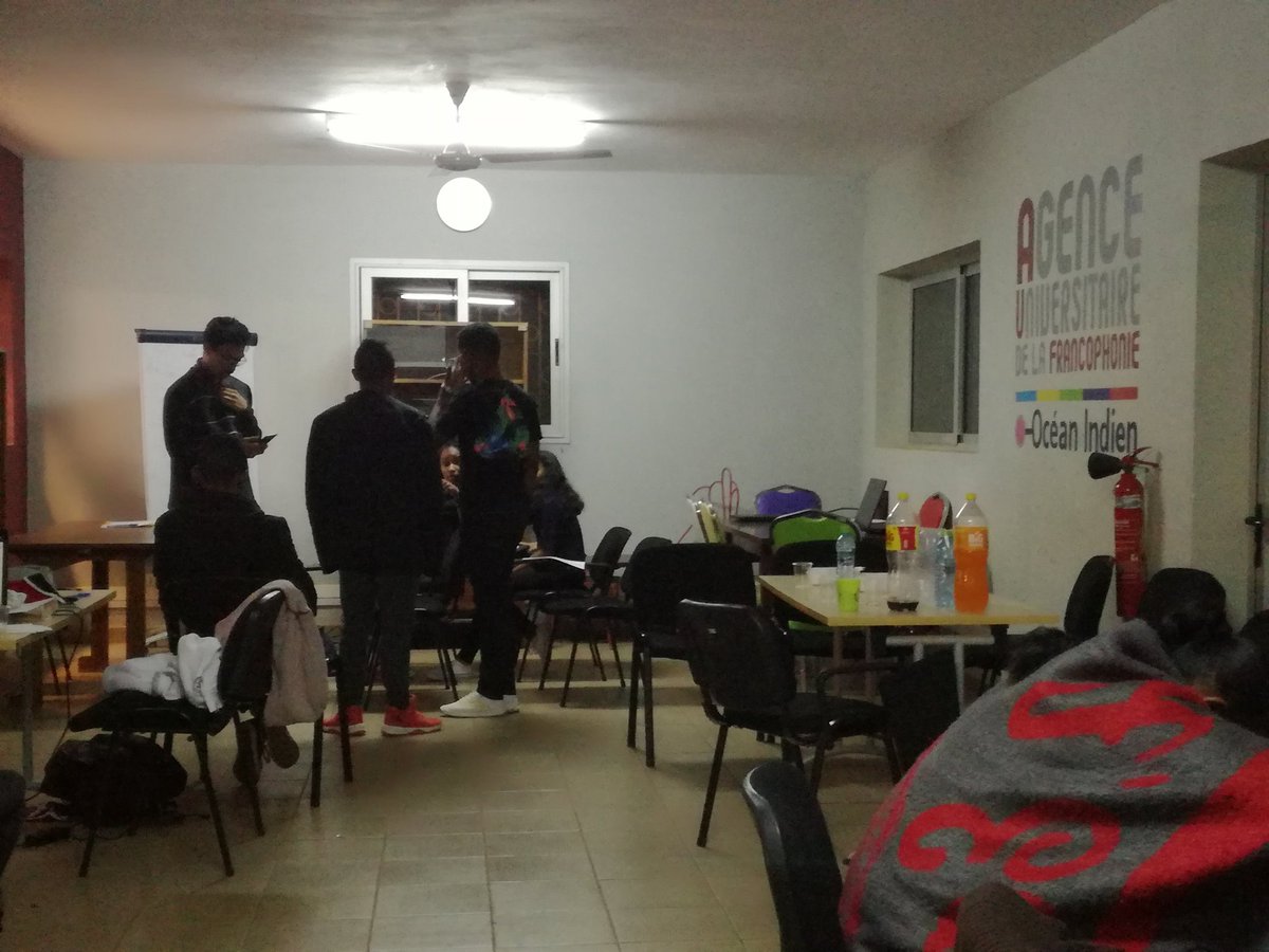 NyAndria's tweet photo. Antananarivo minuit :) ça continue à cogiter #Creathon2019 #IvoTech @AUF_Oceanindien https://t.co/tZK7NyClGj