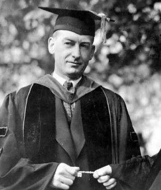 CalBearsHistory's tweet photo. Robert Gordon Sproul, @Cal Class of 1913 and President of the University of California from 1930-1958, was born May 22, 1891. Sproul was a varsity track athlete at Cal &amp; a member of @CalBand. As President, he was responsible for the creation of the multiple campus UC system. https://t.co/7JV8Wf4qIJ
