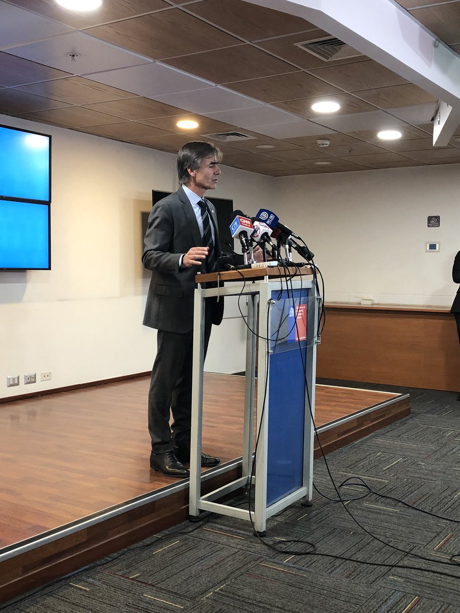 PgallardoPulso's tweet photo. Consultado por el “error administrativo en la redacción” de la Ley de Pago a 30 días que impide a las pymes demandar a las empresas que no cumplan con el pronto pago, Valente sostuvo que no hubo mala intención y que se corregirá con un artículo único de fácil despacho @pulso_tw https://t.co/wqQhlTmHQu