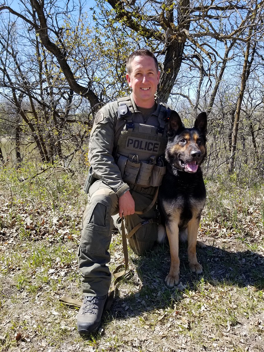 rcmpmb's tweet photo. Keeping Manitoba safe is a priority for all of us – including our police dogs! Twice in one week, 6-year-old PSD Erlo assisted #rcmpmb in locating 3 suspects who evaded police in two separate incidents. https://t.co/gYCPZn34pT https://t.co/W1Dzhemh8Y