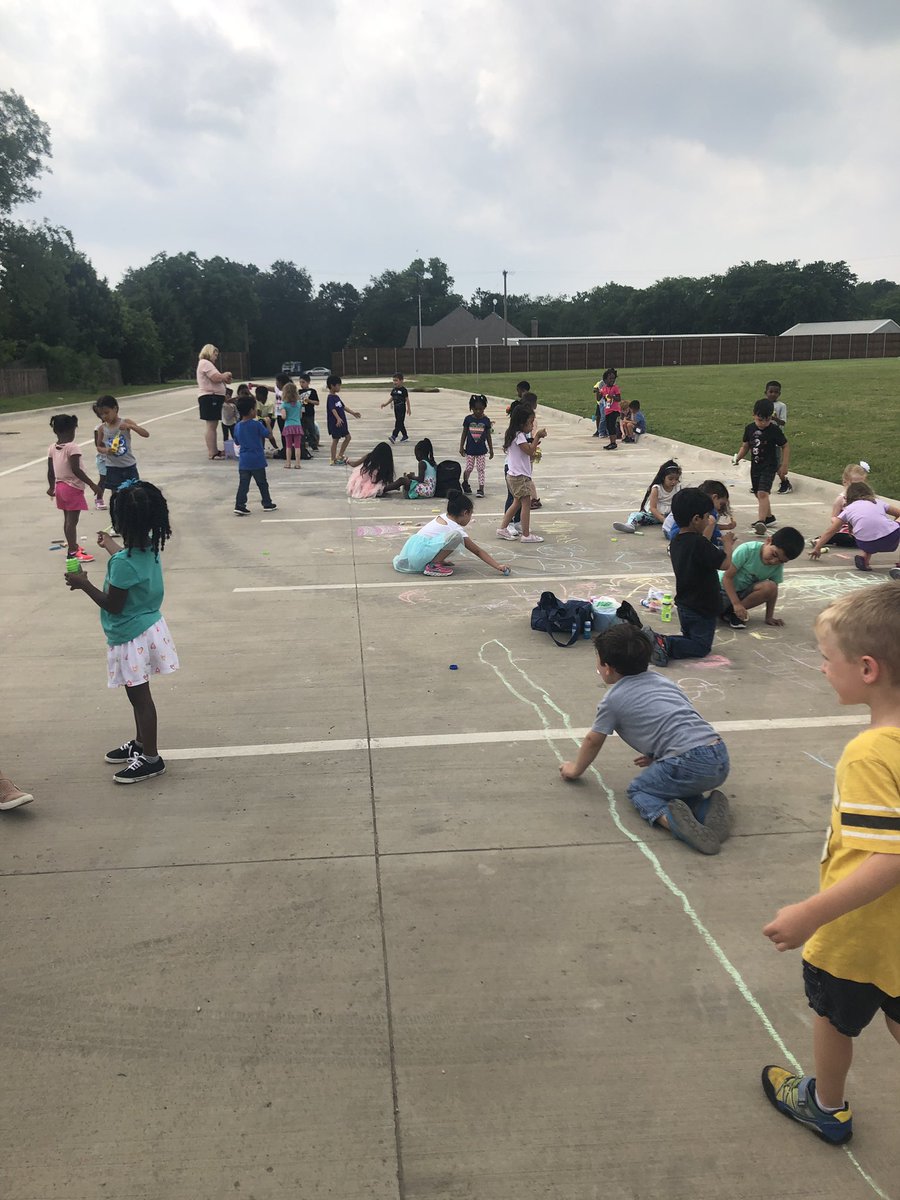 MrsHargrove13's tweet photo. Y is for year end fun! We chalked, blew bubbles and sponged with water 💦 https://t.co/R03z3ndl2F