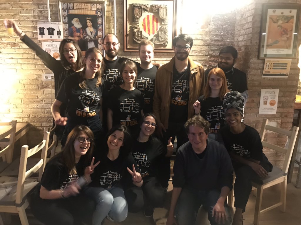 AnaMaria_rzln's tweet photo. #Pint19BCN ¡Acaba pero con un montón de experiencias y mucha #ciencia! 👇 Menudo equipazo 😍 ¡♾ gracias a todo el público!¡ponentes!¡bares!¡Y Patrocinadores! ¡SIN VOSOTROS NADA DE ESTO ES POSIBLE! #Pint19ES #comunicaciencia https://t.co/v2EDSfMX6y