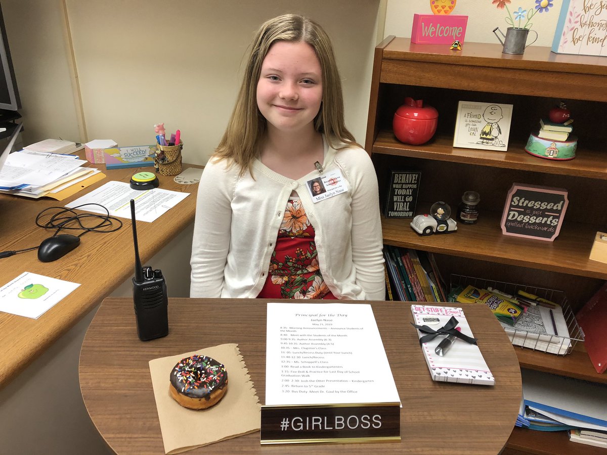 EarlElemBASD's tweet photo. Check out our principal for the day!! Great job! 👏🏻👏🏻👏🏻👏🏻#girlboss #earlstrong #BASDpride @Dr_Bedden https://t.co/xBbOjwQnnx