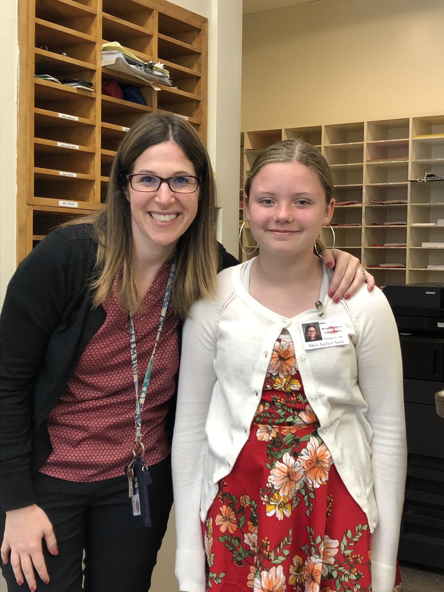 EarlElemBASD's tweet photo. Check out our principal for the day!! Great job! 👏🏻👏🏻👏🏻👏🏻#girlboss #earlstrong #BASDpride @Dr_Bedden https://t.co/xBbOjwQnnx