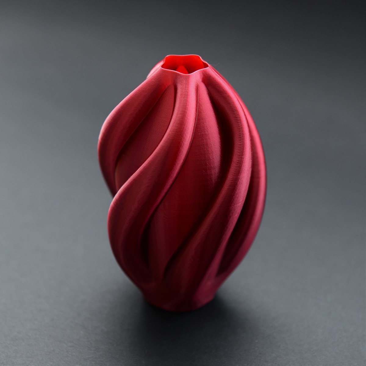 Clockspring3D's tweet image. Orbit Vase II: Now a vase mode model!  I liked the original, but vase mode is always better 😃 #contiguousperimeterlife Model on @MyMiniFactory at myminifactory.com/object/3d-prin…, printed on the @bcn3dtech Sigma in @Polyalchemy Elixir, designed using #Topmod and @adskFusion360