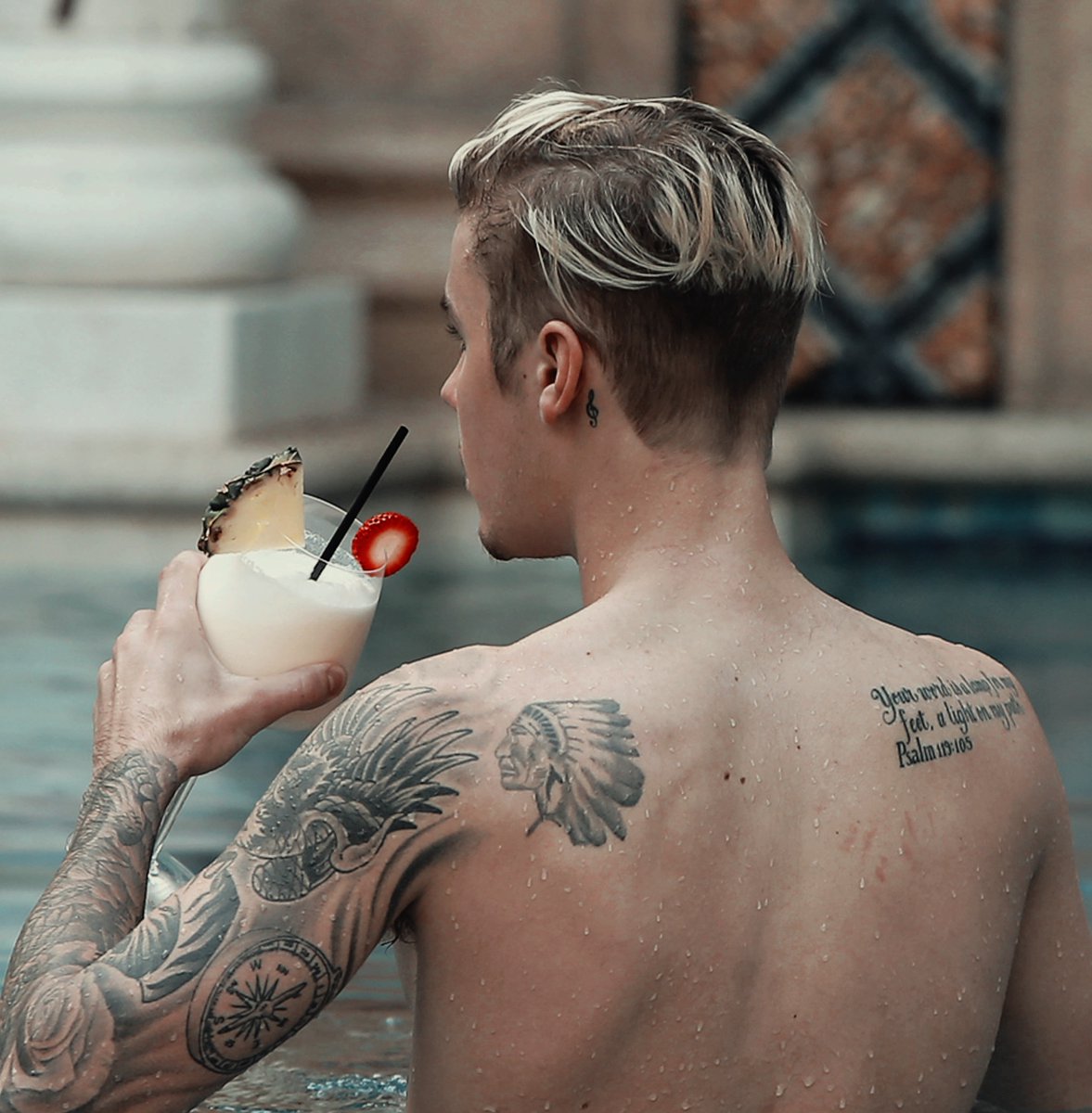 postsbiebers's tweet photo. Justin Bieber is an ART https://t.co/GYJj3xduc9