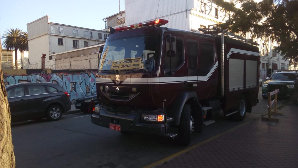 TerceraValpso's tweet photo. #MatPet | la @TerceraValpso asistió al llamado de comandancia por emergencia con presencia de materiales peligrosos en General Cruz y Av. Brasil durante esta tarde #CBV1851 #bomberosvalparaíso https://t.co/V83hi9acNO