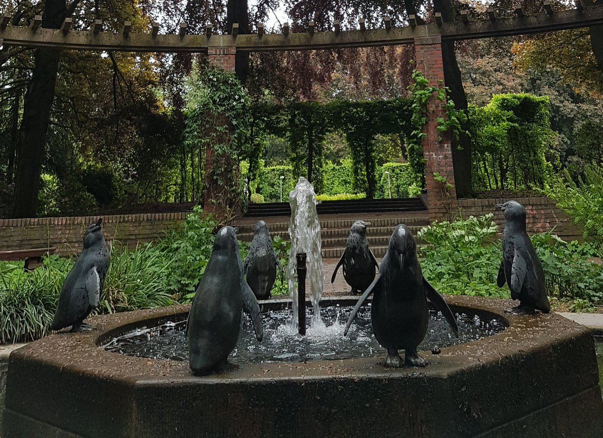 FVerreist's tweet photo. The weather in #Germany still was partly rainy this morning as I went for a walk in the central #park in #Hamburg. These cute penguins on their #fountain are located at the end of the rose garden. They didn't seem to mind the rain at all...
#travel #travelphoto #sightseeing https://t.co/EjrrLKAkd1