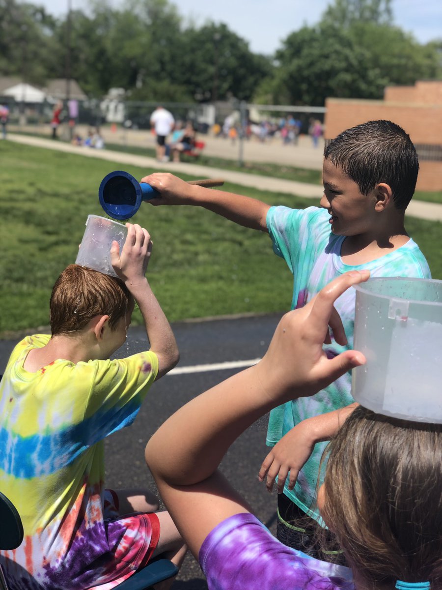 MsSweeniesClass's tweet photo. Heusner Play Day! #HeunserPride #Why305 https://t.co/3MPb2XwteZ