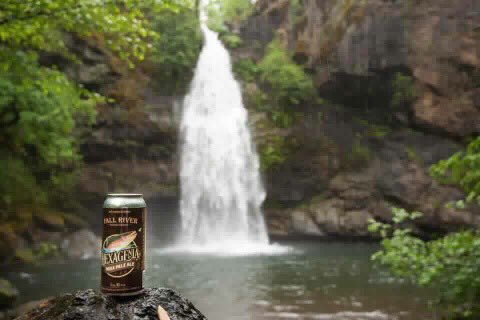 fallriverbrew's tweet photo. It’s mid-week and we’re wishing for some waterfalls 🍻#bestenjoyedoutdoors #craftbeer #fallriverbrewing 📸 @Jeremy Tackitt https://t.co/aoovZwlgoA