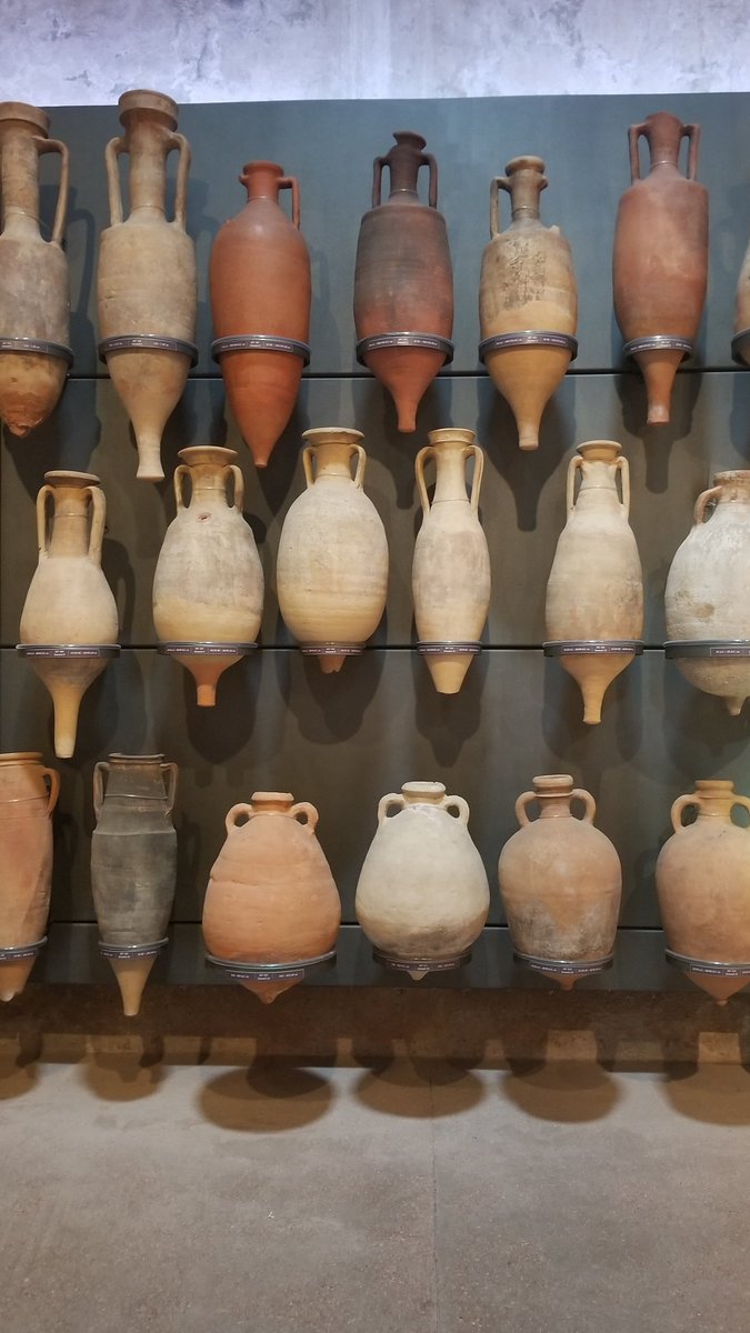 Discovering the display of #amphorae according to Dressler's typology at #MercatiDiTraiano was a pleasant surprise and a cool impromptu teaching tool for our trip to Testaccio today! 🏺🏺🏺@museiincomune #ForiImperiali #Maymester2019 #NerdAlert