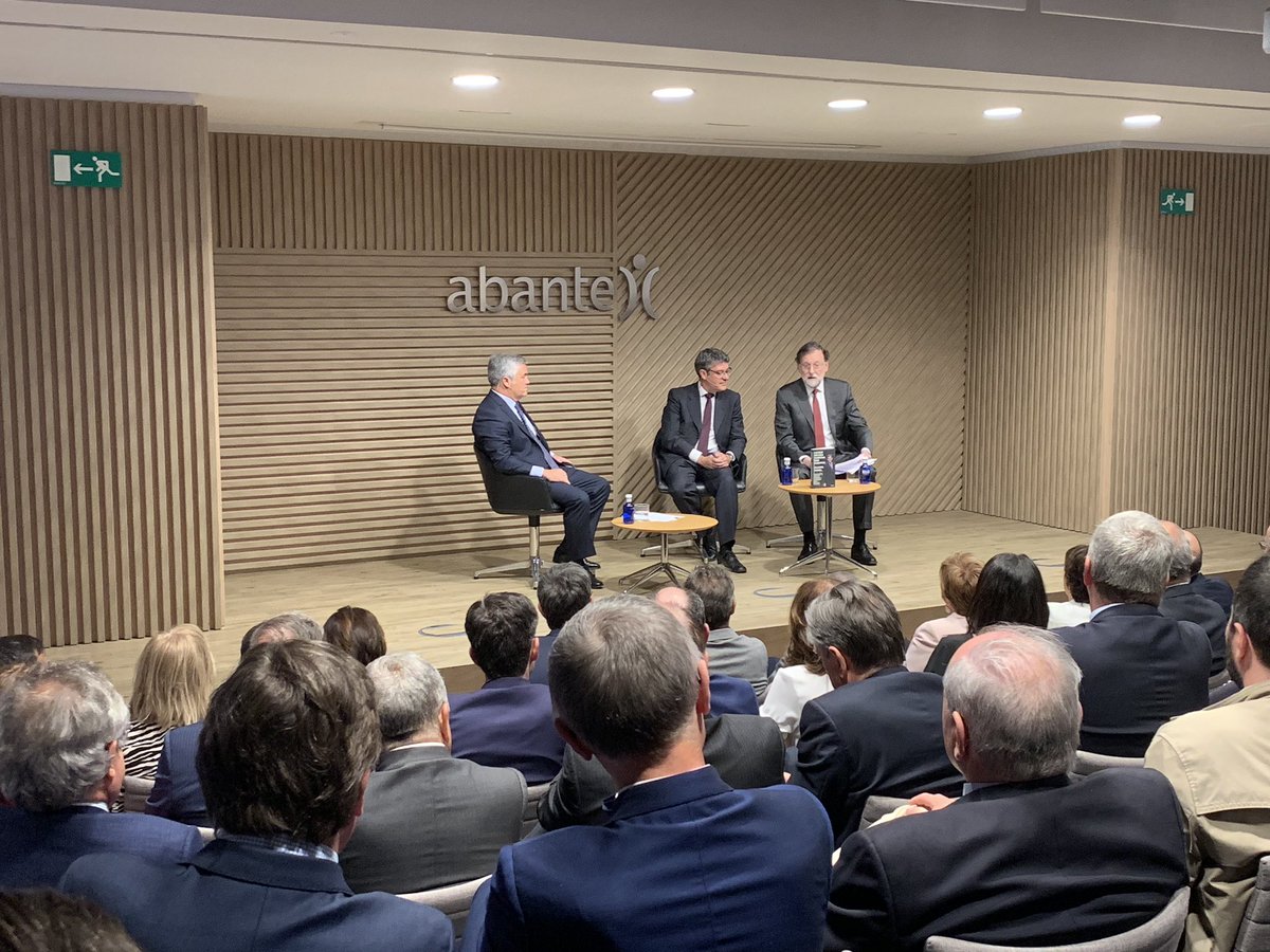 Comienza en Abante la presentación del libro de <a href="/alvaronadalb/">Álvaro Nadal</a> “Lo que no son cuentas son cuentos”, junto a <a href="/marianorajoy/">Mariano Rajoy Brey</a> y <a href="/ssatrustegui/">Santiago Satrustegui</a>.  #ConferenciaAbante