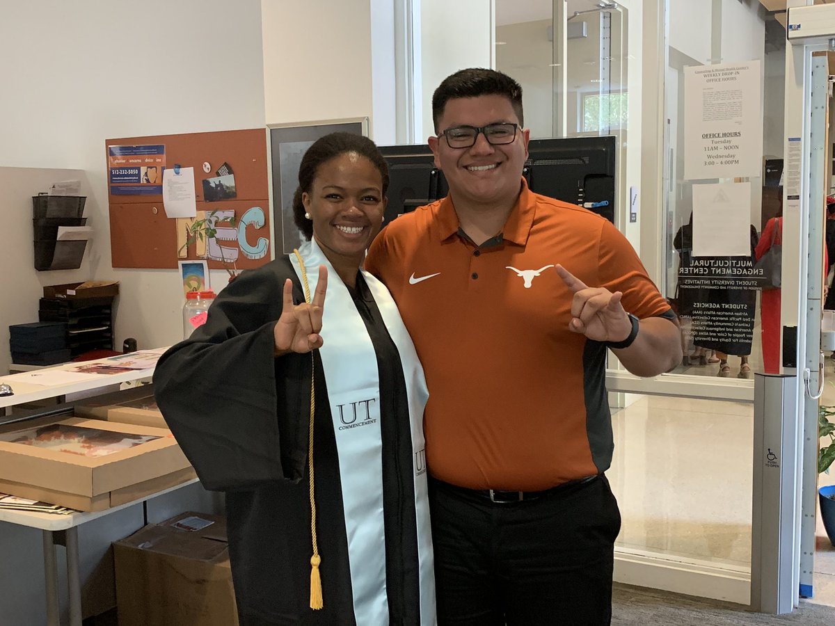 m_gutierrez13's tweet image. Two of my students I advised during their first year @UTAustin @tipscholars congratulations! #firstgengrad #firstgenlonghorns