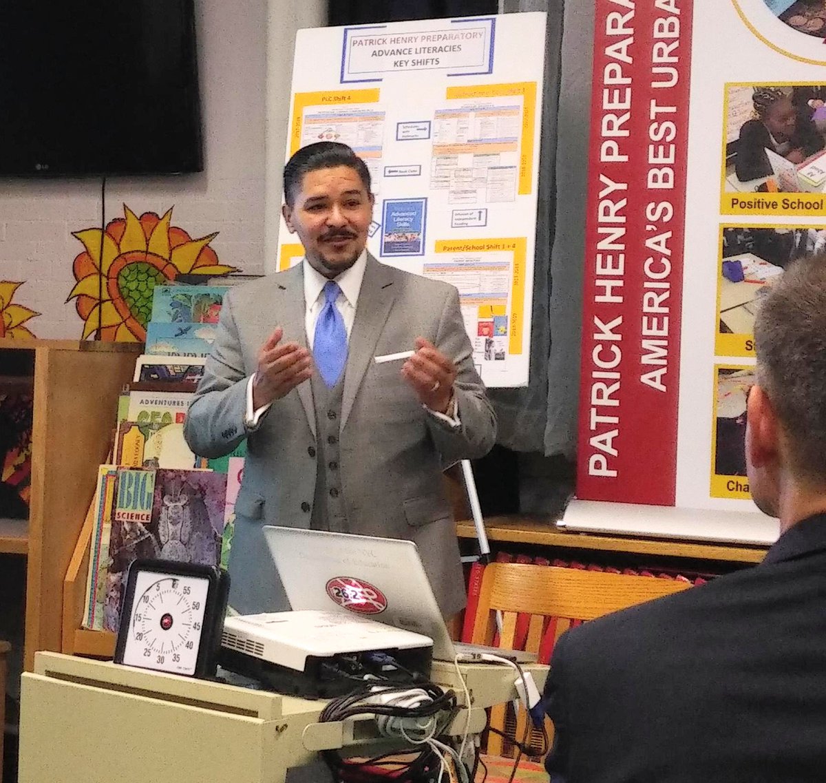 1ManhattanTeam's tweet photo. Thank you Principal Pantelidis, Supt @aestrel3  @DOEChancellor @CWATSONHARRIS  @MRosalesMBO and the PS171 community for hosting our morning of collaborative learning! #DOEinManhattan #TogetherIsBetterNYC #D4SparksInnovation https://t.co/9ojkfbHQN3