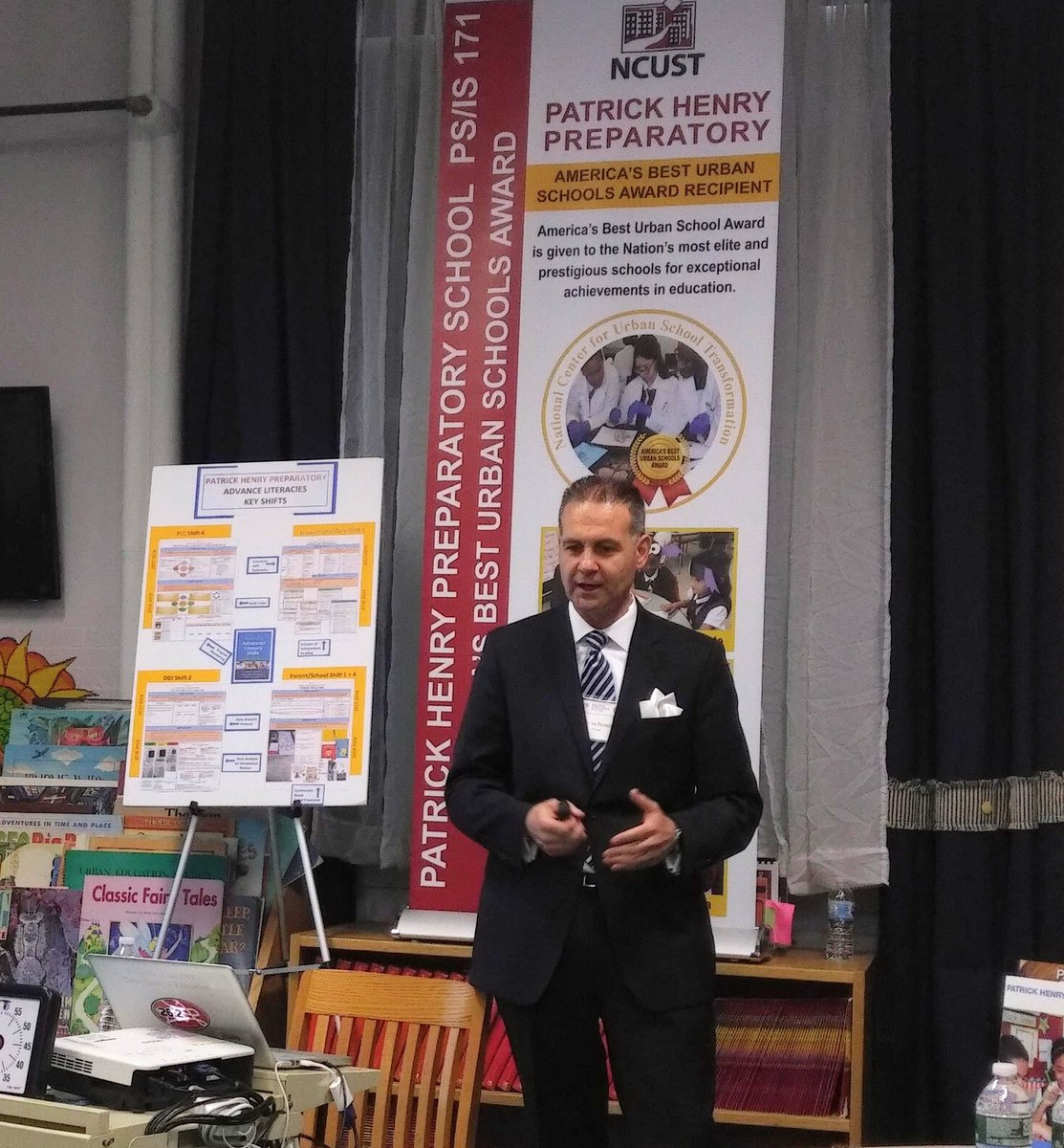 1ManhattanTeam's tweet photo. Thank you Principal Pantelidis, Supt @aestrel3  @DOEChancellor @CWATSONHARRIS  @MRosalesMBO and the PS171 community for hosting our morning of collaborative learning! #DOEinManhattan #TogetherIsBetterNYC #D4SparksInnovation https://t.co/9ojkfbHQN3