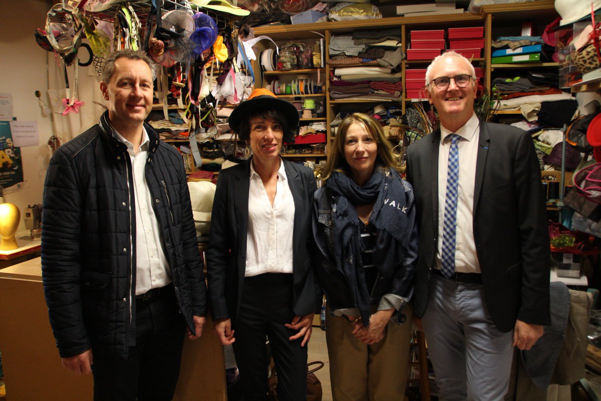 cci_indre's tweet photo. Conférence de presse pour le lancement de #SecretsdeFabrique 2019 chez De l’autre côté du miroir atelier de #Modiste à #Châteauroux 14/6>20/9 - 62 #Entreprises - 249 visites avec #ADTI #BerryProvince #CMA & #CCI #Indre #TourismeIndustriel #Tourisme cc @FleuretMarc @BerryProvince https://t.co/uGkX4Of3uw