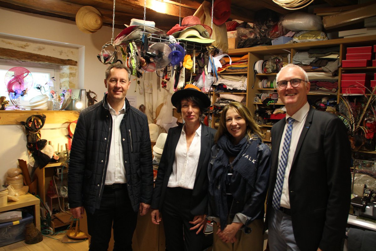 cci_indre's tweet photo. Conférence de presse pour le lancement de #SecretsdeFabrique 2019 chez De l’autre côté du miroir atelier de #Modiste à #Châteauroux 14/6>20/9 - 62 #Entreprises - 249 visites avec #ADTI #BerryProvince #CMA & #CCI #Indre #TourismeIndustriel #Tourisme cc @FleuretMarc @BerryProvince https://t.co/uGkX4Of3uw