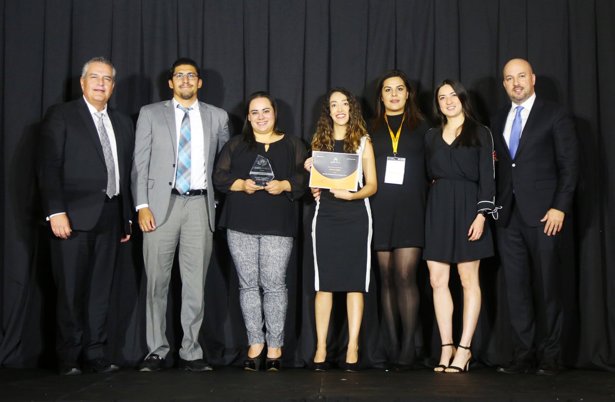 Grupo_Bimbo's tweet photo. En #MIRECawards 🏆 también fuimos galardonados como la “Mejor Colaboración de Energías Renovables”, por nuestra alianza con @Enlightmx. https://t.co/nvdMnsLwF5