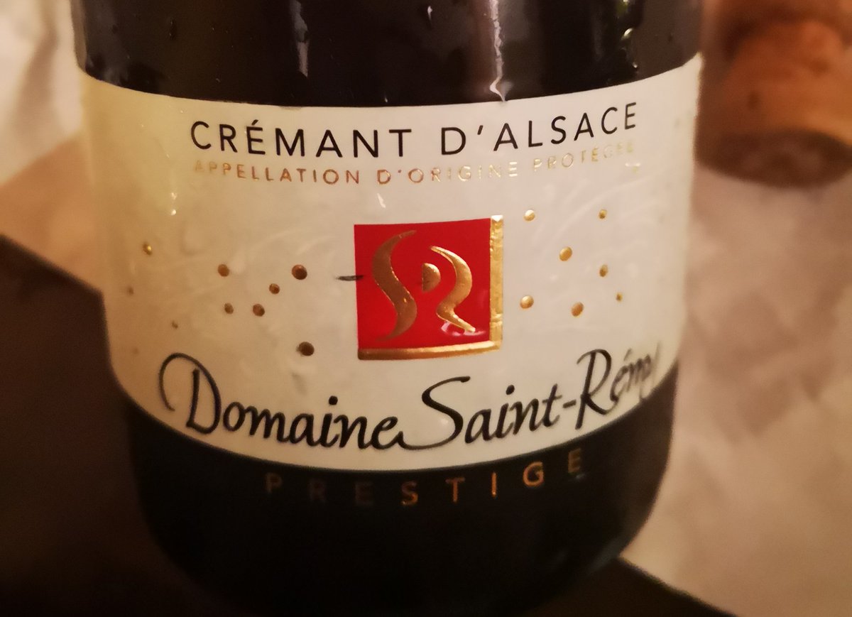 AlsaceWineLover's tweet photo. Cracking #Crémant from @Celticwhiskey on tasting this evening at @elybarCHQ for #AlsaceWineWeek #BigAlsaceTasting #DrinkAlsace #AlsaceRocks #winelover @frankstero @suzisgrapecrush https://t.co/CCNDpbRvKw