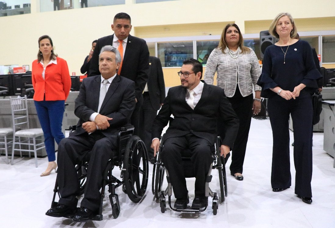 your4everchris's tweet photo. Hoy culminó mi etapa como director general del @ECU911_   Agradezco al presidente @Lenin por la confianza depositada y ratifico mi compromiso de seguir trabajando para construir un Ecuador más justo y solidario.  Gracias también a mi equipo por su entrega y lealtad. https://t.co/jcnCrIe0WZ