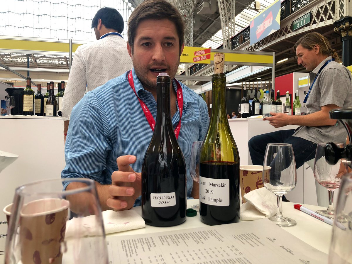 TonyElv's tweet photo. Best tasting of the day at @londonwinefair was with Santiago of @FamiliaDeicas of Uruguay. Lovely guy, stonkingly good wines. Loved the juicy Cab Franc, 2/3 very different Tannats, the orange wine and the zesty Albariño / Chardonnay blend. All fantastic. Thanks to @RichLockstone https://t.co/c8UwlLhUbb