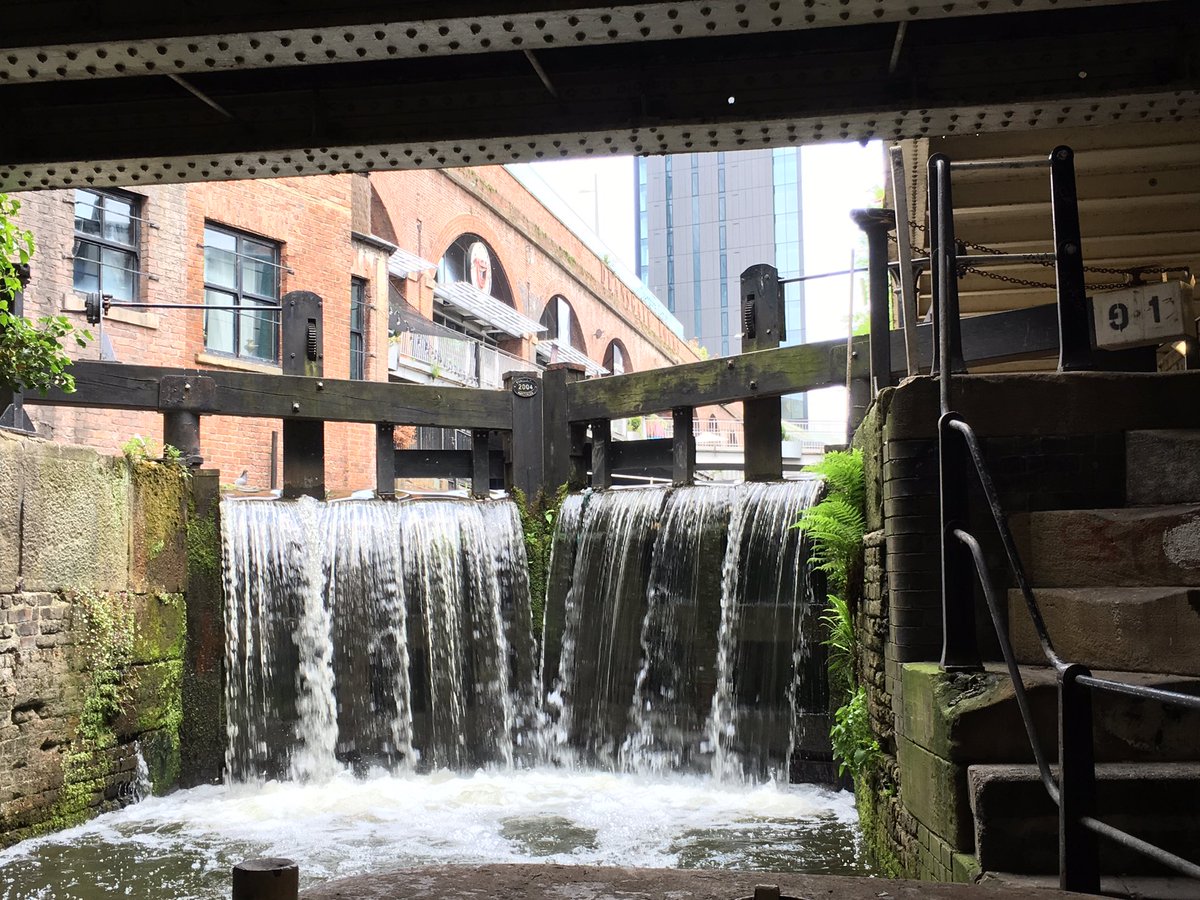 Great day today working with <a href="/CanalRiverTrust/">Canal & River Trust</a> along the Rochdale canal, a fitting day 2 years on to give something back to #Manchester #ManchesterRemembers #ManchesterTogether