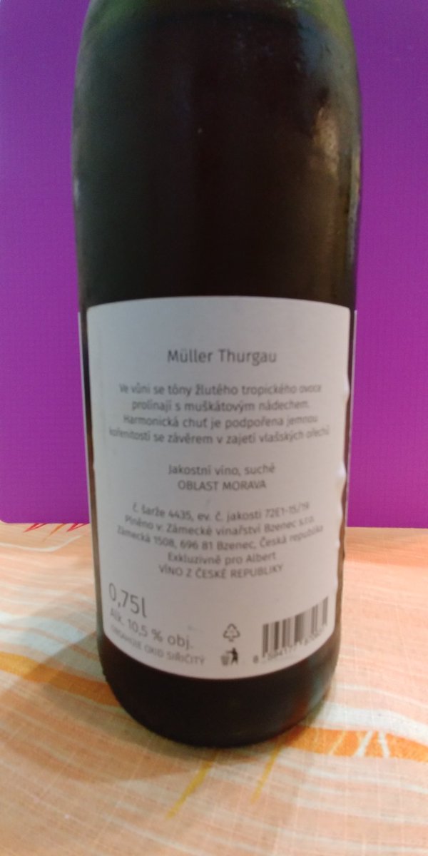 vedmous's tweet image. Tak pokud nevíte, rok 2014 byl s vůní tropického ovoce a s muškátovým nádechem, kdežto 2017 měl vůni letních broskví, svěžích jablek a kůry pomeranče. 🤔 Přišla na to pokladní v Albertu, když kontrolovala dvě na první pohled stejné lahve z jednoho regalu s jednou cenou...
#objevy