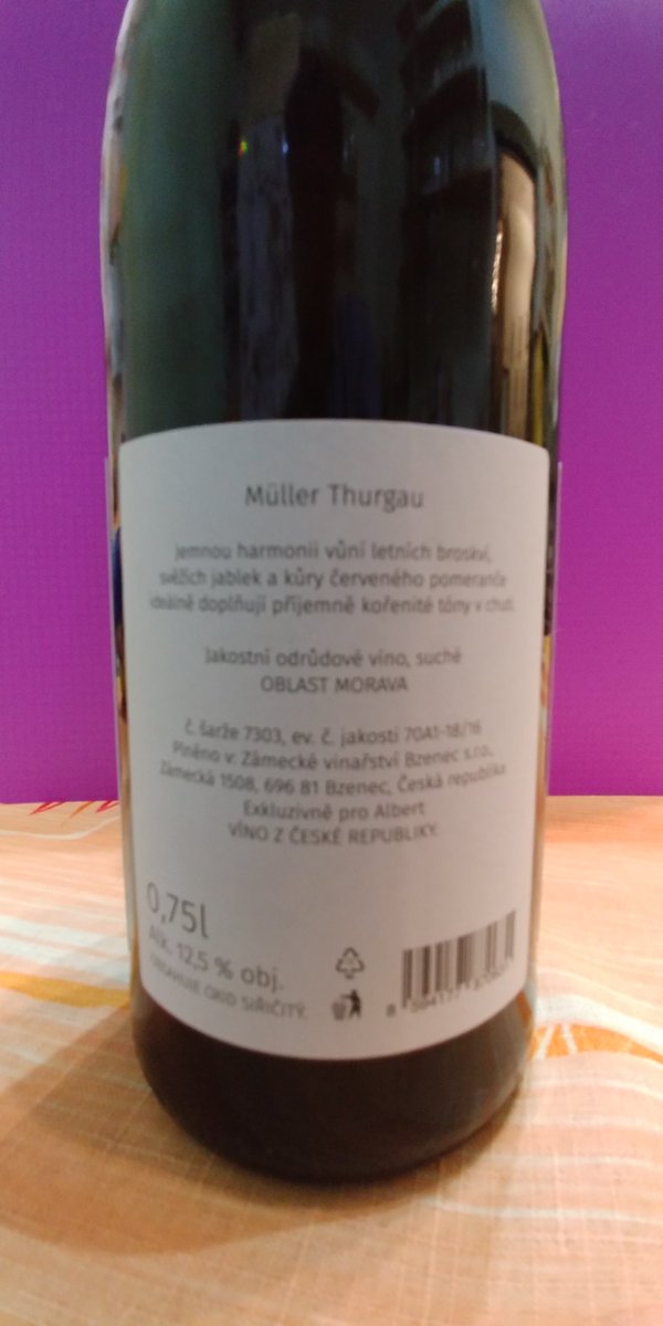 vedmous's tweet image. Tak pokud nevíte, rok 2014 byl s vůní tropického ovoce a s muškátovým nádechem, kdežto 2017 měl vůni letních broskví, svěžích jablek a kůry pomeranče. 🤔 Přišla na to pokladní v Albertu, když kontrolovala dvě na první pohled stejné lahve z jednoho regalu s jednou cenou...
#objevy