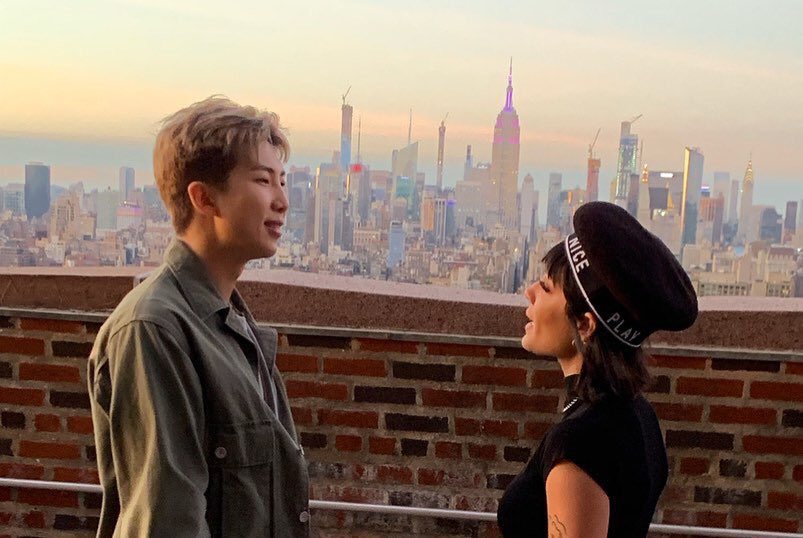 RMPICS_twt's tweet photo. I don’t even know what kdrama this
is but it’s still a better love story 
than twilight... 🤷‍♀️🤷‍♀️🤷‍♀️ https://t.co/vQmMDwGBYJ