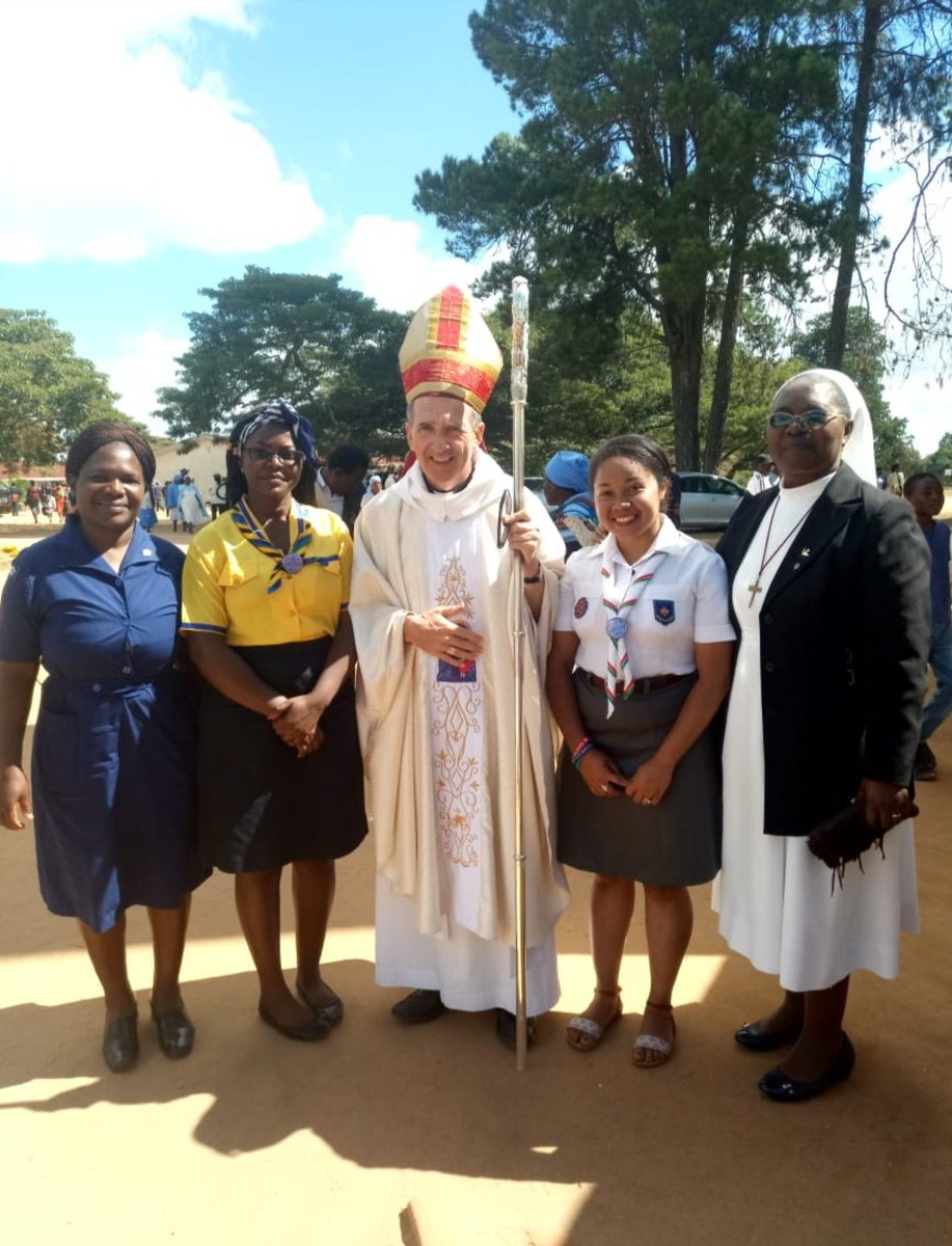ZimbabweYess's tweet photo. This week-end Dina and Elizabeth attended a camp at Kriste Mambo Highschool where they interacted with the girls and shared different Camping skills. They engaged in activities like tent pitching and Patrol life but most of all; they really enjoyed.
#Camping
#Norecno
#WAGGGS https://t.co/cT3F47K0N0