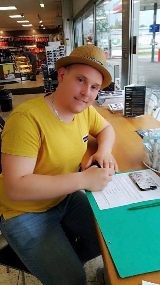 Skornenmolkom's tweet photo. SK Örnen herrlags första nyförvärv klart!
Målvakten Björn Nyström är klar för Örnens herrlag säsongen 2019.
Björn har Arlanda IBK som moderklubb men kommer närmast från Filipstads IBK och representerade innan det i Hagfors IBS.
Välkommen till SK Örnen Björn!#wearetheeagles https://t.co/BorofCs1tk