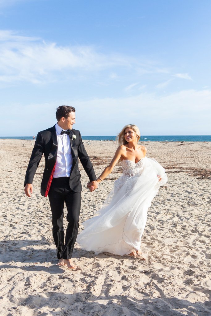 MLWeddingsCA's tweet photo. To be swept off your feet. Monarch Beach Resort is a romantic seaside setting for your luxurious wedding celebration.  @MonarchBResort #sponsored 

Photo: @johnandjoseph
 Link:https://t.co/VghIDCAf46

#MonarchBeachResort #LuxuryWeddings #Beachwedding #MonarchMoments #OCWedding https://t.co/fTvx5BSPv7