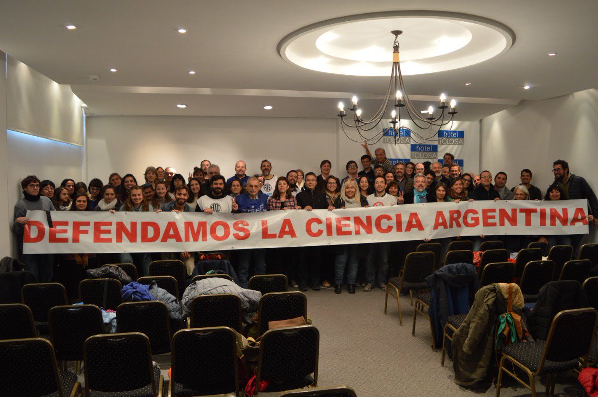 Hoy se realizó en Puerto Madryn el Cabildo Abierto en defensa de la ciencia y la tecnología.