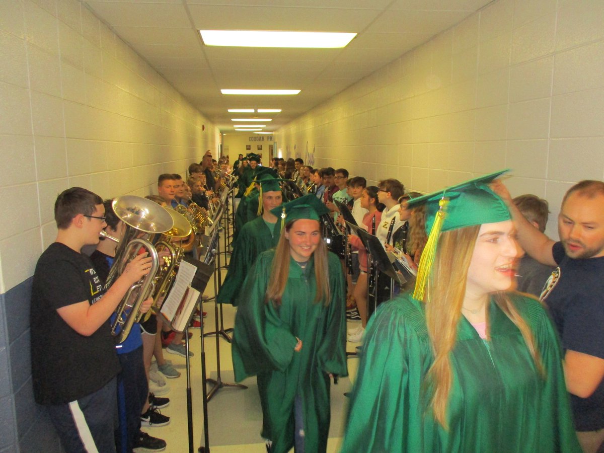 fznmscougars's tweet photo. A few great photos from our 2019 NHS grad walk! https://t.co/5seIRqUGiE