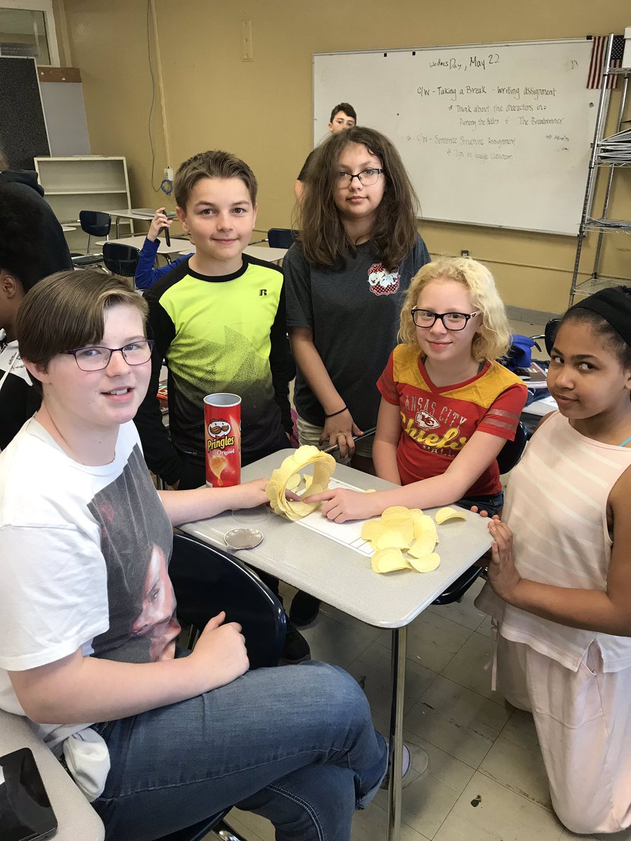 msjennymoreno's tweet image. My kids rocked the #pringlechallenge #growingpanthers
