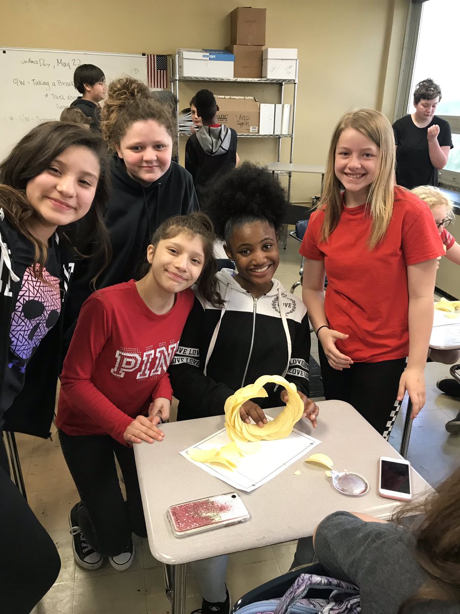 msjennymoreno's tweet image. My kids rocked the #pringlechallenge #growingpanthers