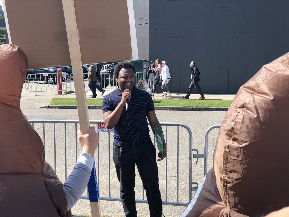 SEIU6's tweet photo. “We told them about SIS, and their mistreatment of workers. @Amazon shareholders voted down every resolution proposed today.” - former SIS officer Francois

“We’re here for the long fight, we’re not going away.” - SEIU6 security officer Kelly
#AmazonCanDoBetter #StandForSecurity https://t.co/5rY9qseesU