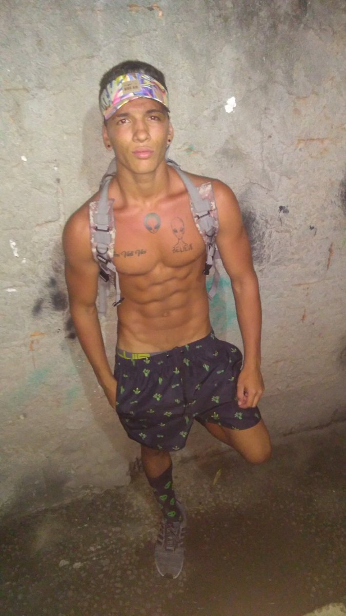 barcdlo's tweet photo. Ya tengo las nudes de este vato caliente ... Quien las quiere ver rt https://t.co/MBLKxkX1TM