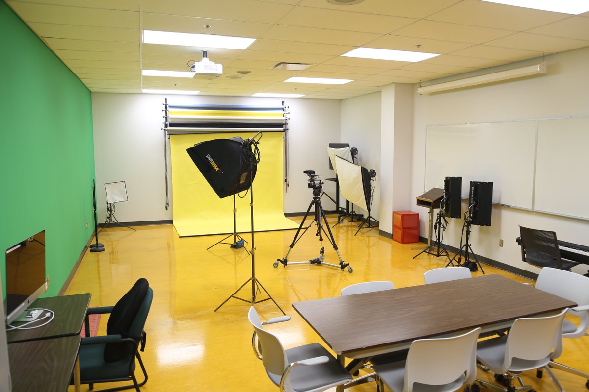 SenecaPoly's tweet photo. The Newnham Large Sandbox Studio has moved! Our new studio can be found in room B2084, bringing all three of our Newnham studios together. To book or for more information please visit: https://t.co/sPd157dlHY #SenecaLibraries #SenecaSandbox https://t.co/YOnZUdDRsl
