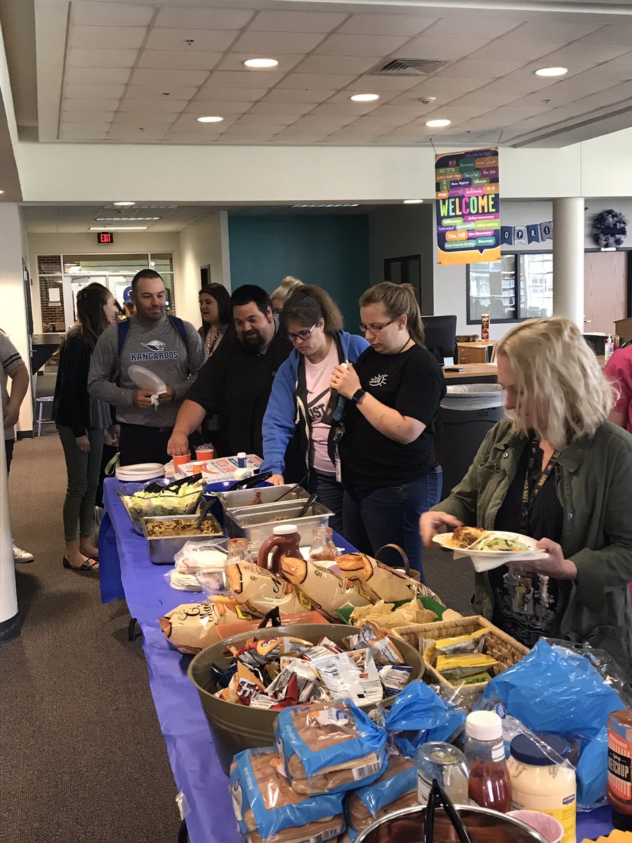 corinnaseals's tweet photo. Teacher and Staff Appreciation Luncheon at WHS π Thanks to #TacoCasa #WHSLibrary #PTAStudentCommittee #Crutsinger #RooParents https://t.co/f8B0GQqgik