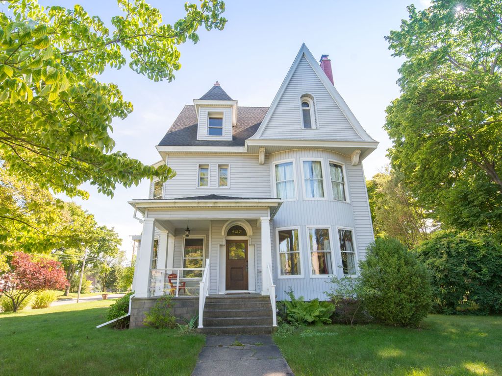 The month of May is considered to be National Historic Preservation Month, so we at LR Tax &amp; Accounting Services would like to share some important information to promote historic buildings and other important heritage sites. 

lrtaxaccounting.com/single-post/Wh…