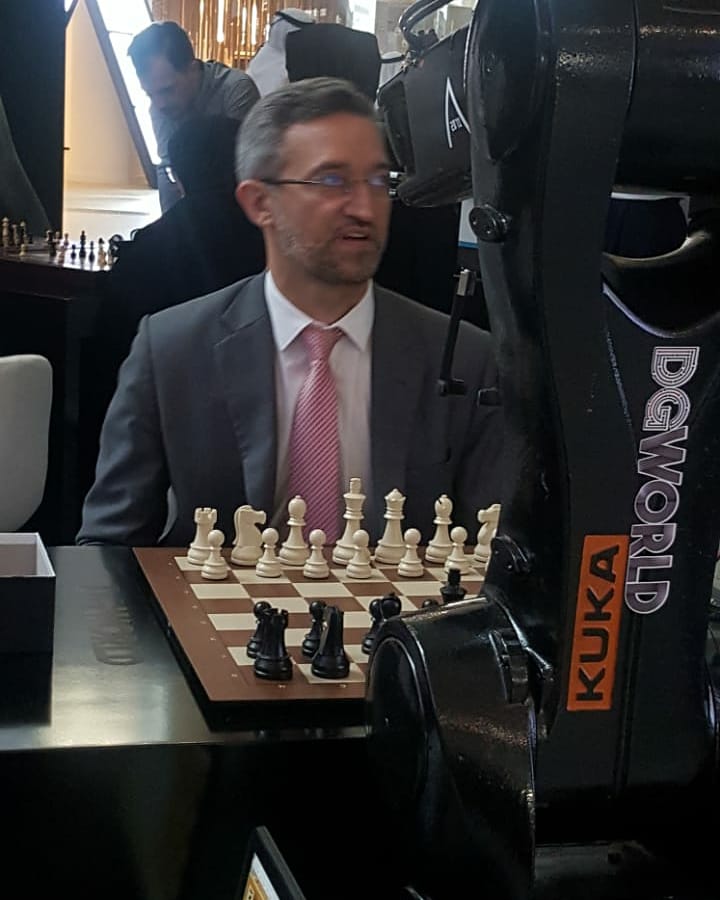 DGWorlds's tweet photo. #ChessBot n #BasketBot from #DGWorld n #KUKA @area2071 n #HumanVsMachine #HumanVsRobot #Ramadan #Tournament https://t.co/6N71Ke1K6I