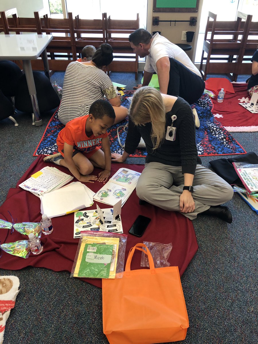 KasyMorgan01's tweet photo. First Annual “Book”nic Extravaganza! Thank you to all of our guests! 
@RoanokeRangers @Roanoke1stGrade https://t.co/WpCGOGckNR
