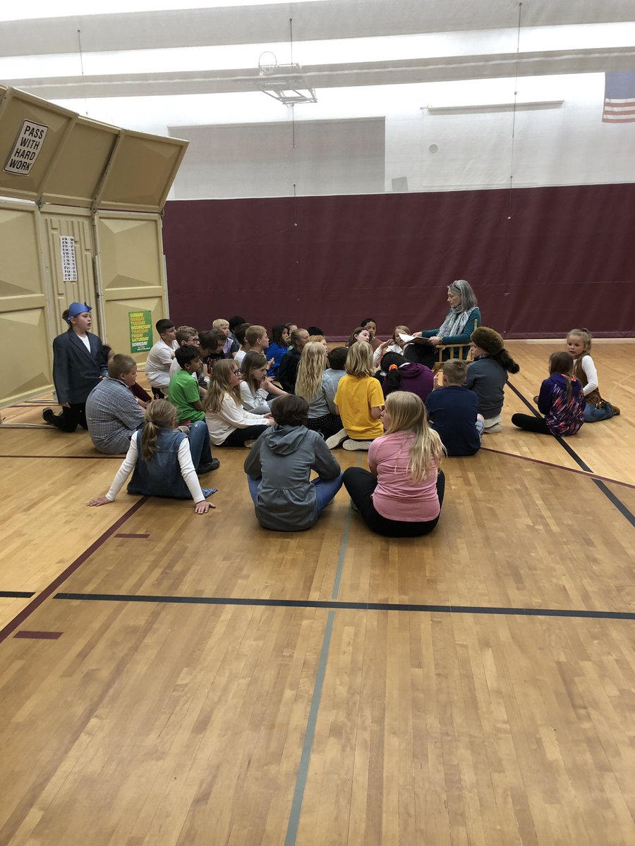 LPBulldogs424's tweet photo. Fourth graders getting ready for their afternoon performance of "The Adventures of Lewis and Clark". There will be an second performance at 6:00 tonight. #LPStrongerTogether https://t.co/i5B0KoHvA4